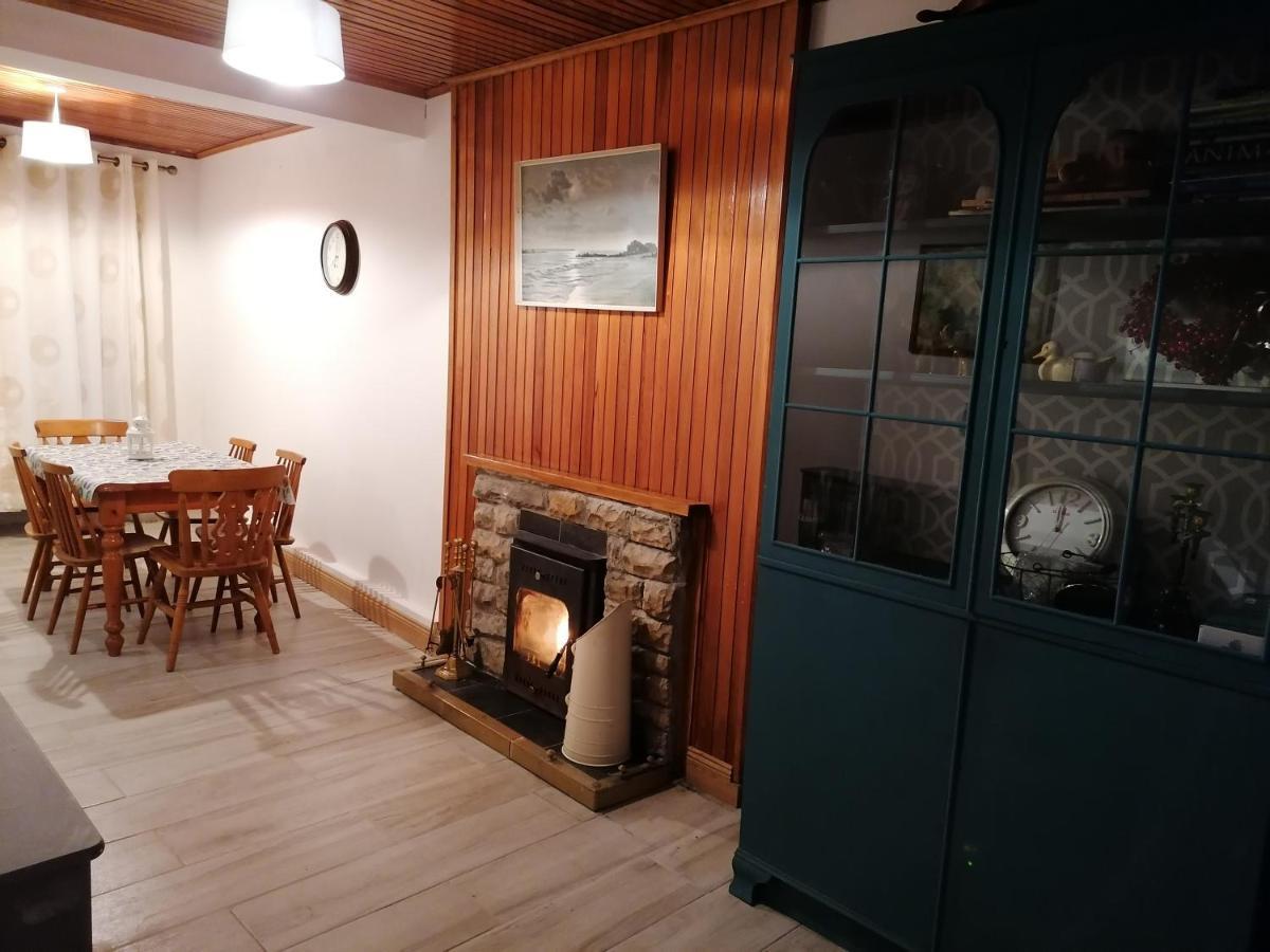Ferguson'S Traditional Townhouse Dunkineely Екстер'єр фото
